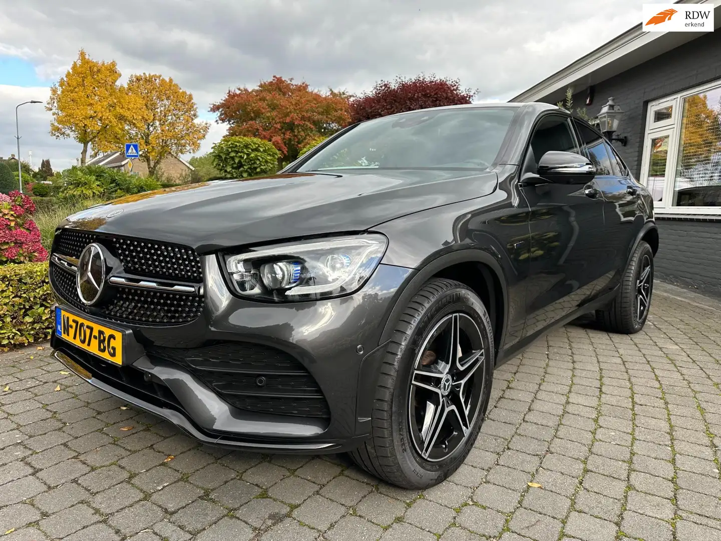 Mercedes-Benz GLC 300 Coupé 300e 4MATIC Premium Plus, BTW, Trekhaak Grijs - 1