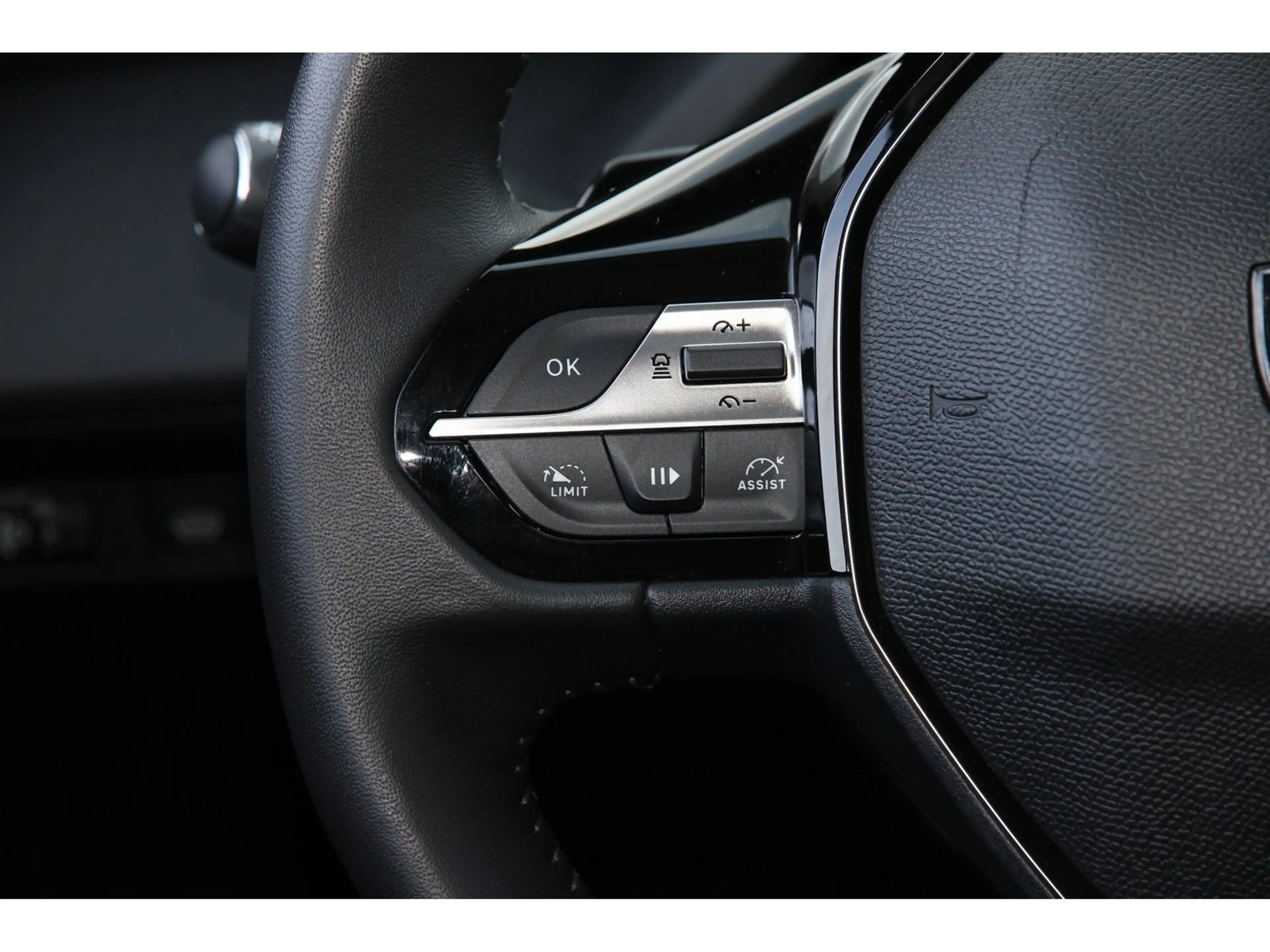 Peugeot 308 SW Active HDi 130 TEMP SHZ FSH ZV LED PDC — photo 18