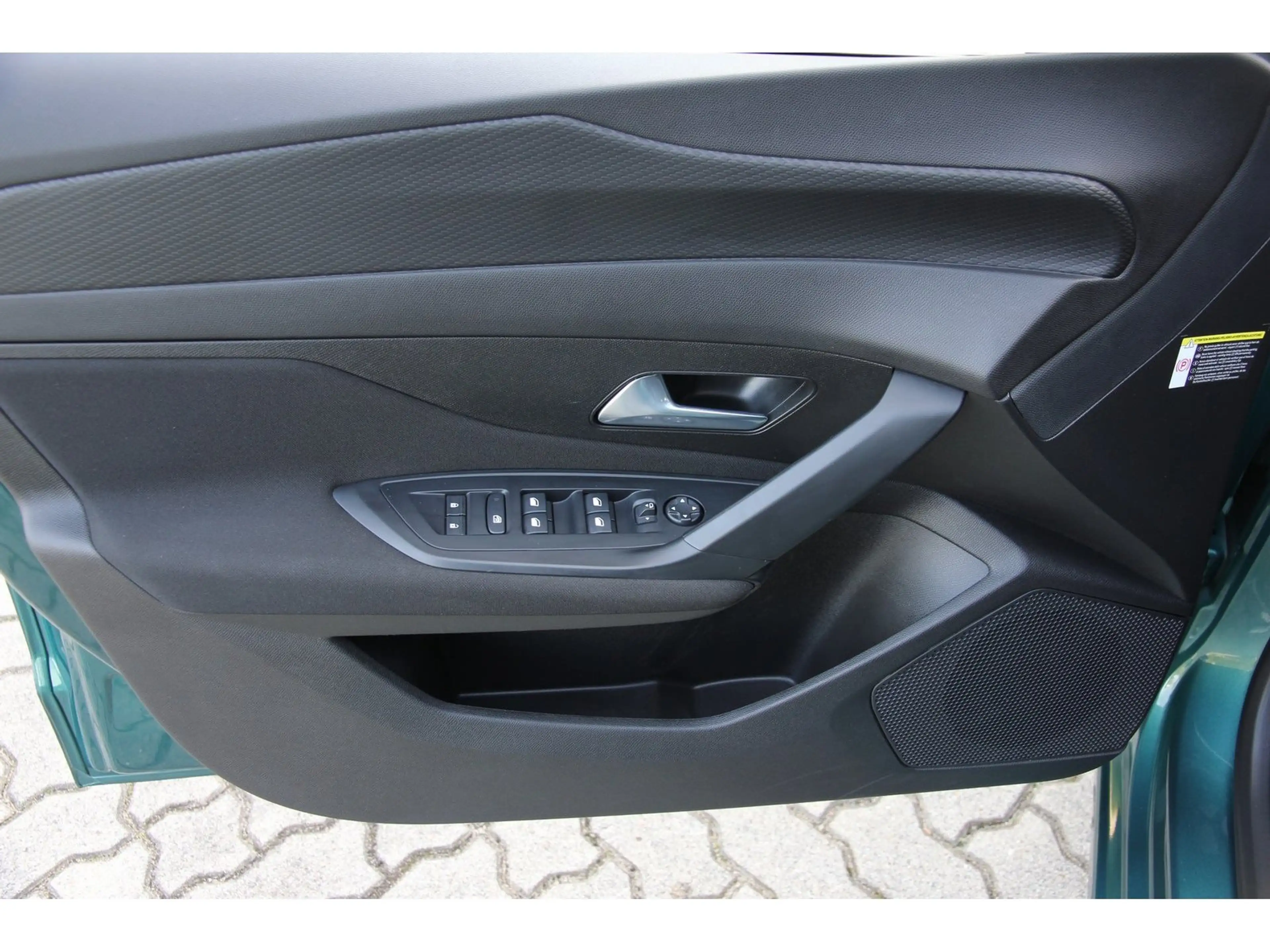 Peugeot 308 SW Active HDi 130 TEMP SHZ FSH ZV LED PDC — photo 12