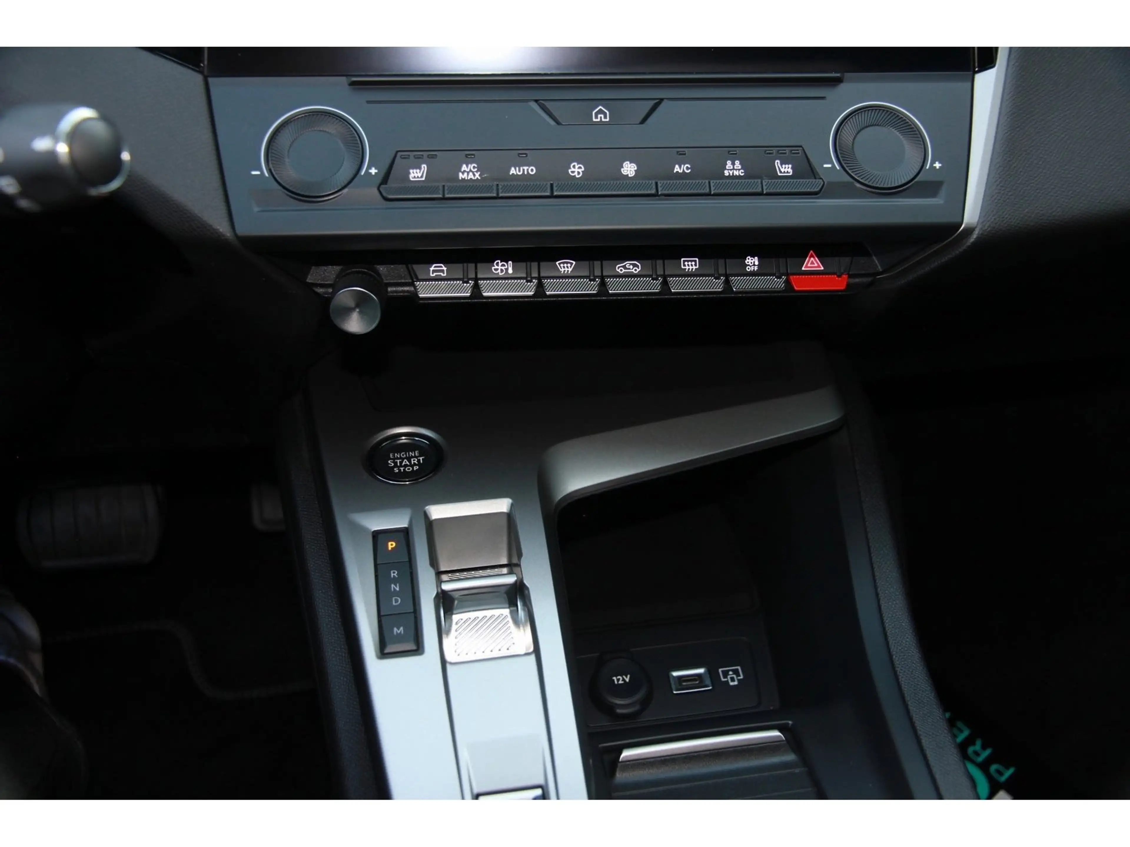 Peugeot 308 SW Active HDi 130 TEMP SHZ FSH ZV LED PDC — photo 24