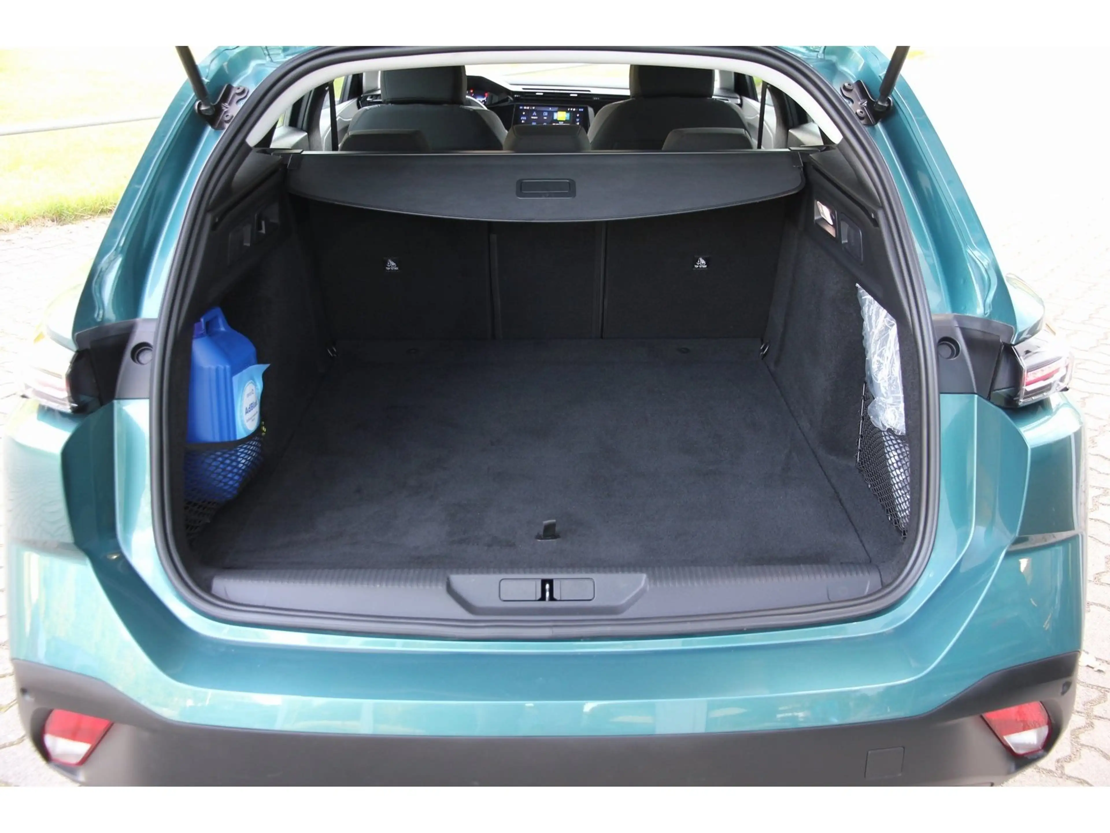 Peugeot 308 SW Active HDi 130 TEMP SHZ FSH ZV LED PDC — photo 8