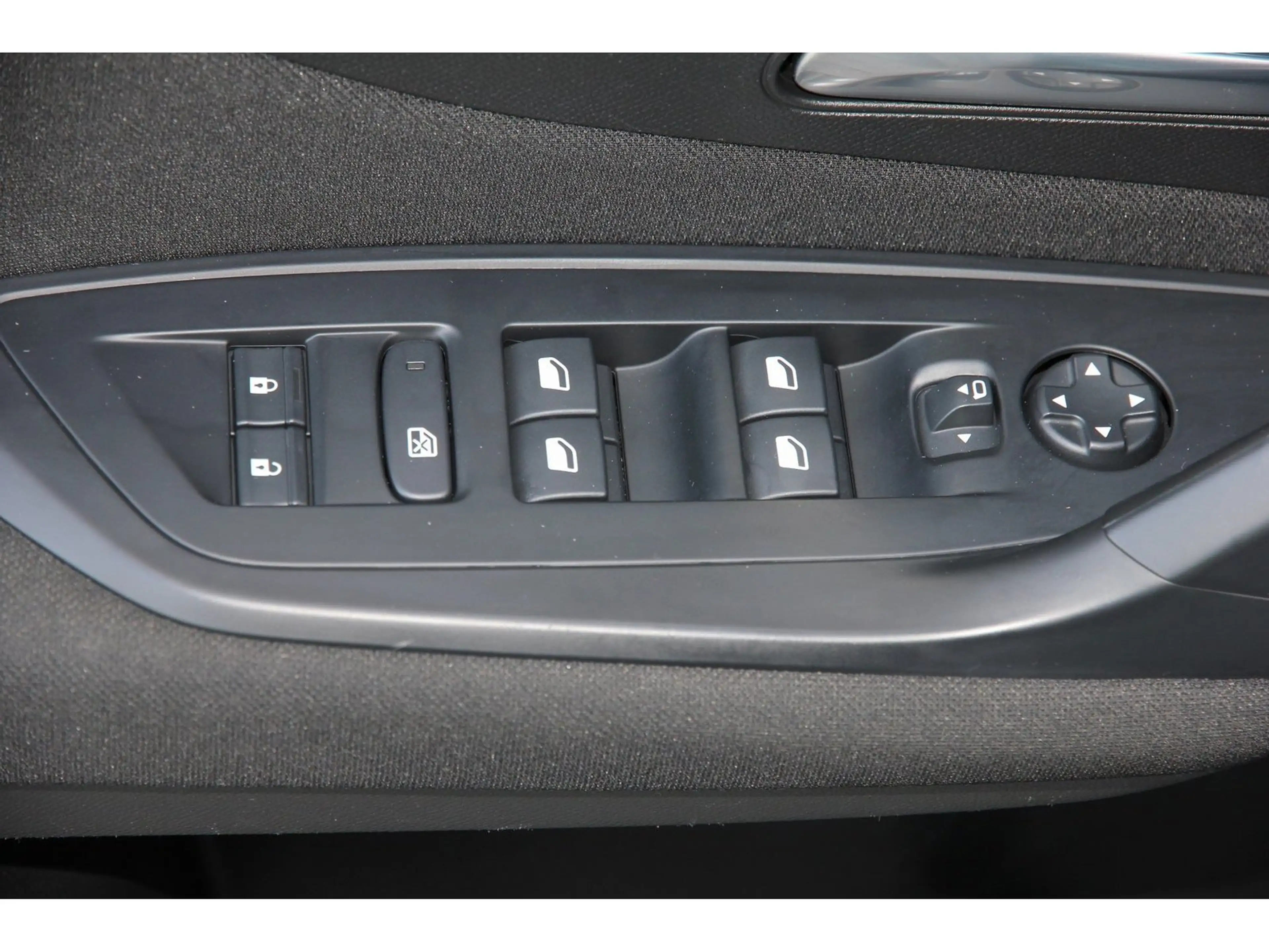 Peugeot 308 SW Active HDi 130 TEMP SHZ FSH ZV LED PDC — photo 13
