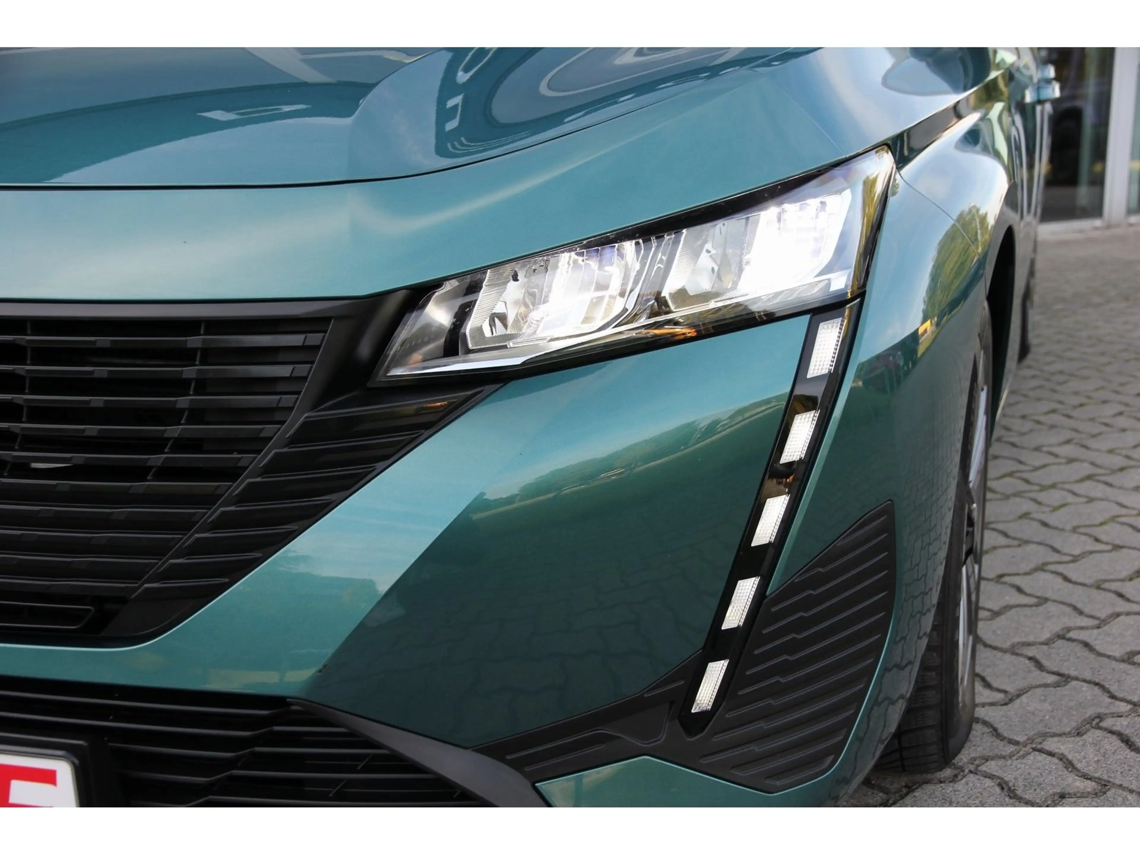 Peugeot 308 SW Active HDi 130 TEMP SHZ FSH ZV LED PDC — photo 5