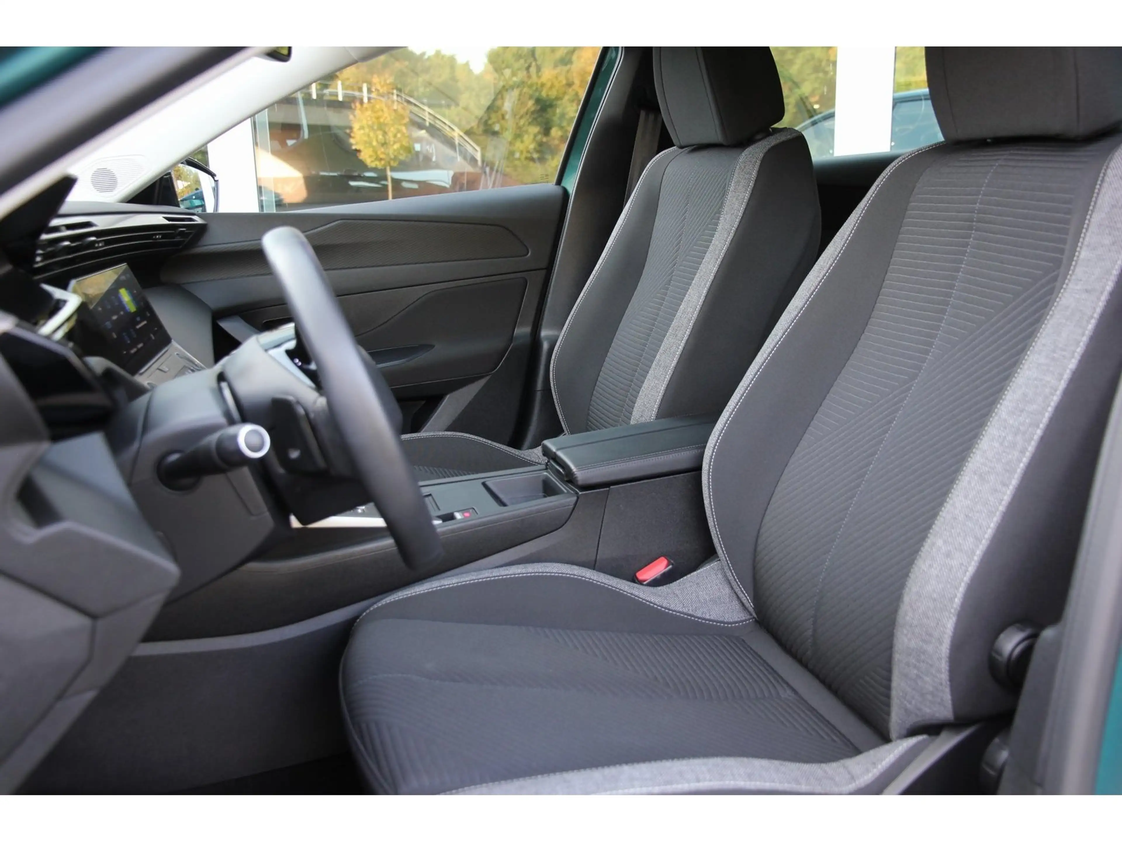 Peugeot 308 SW Active HDi 130 TEMP SHZ FSH ZV LED PDC — photo 11