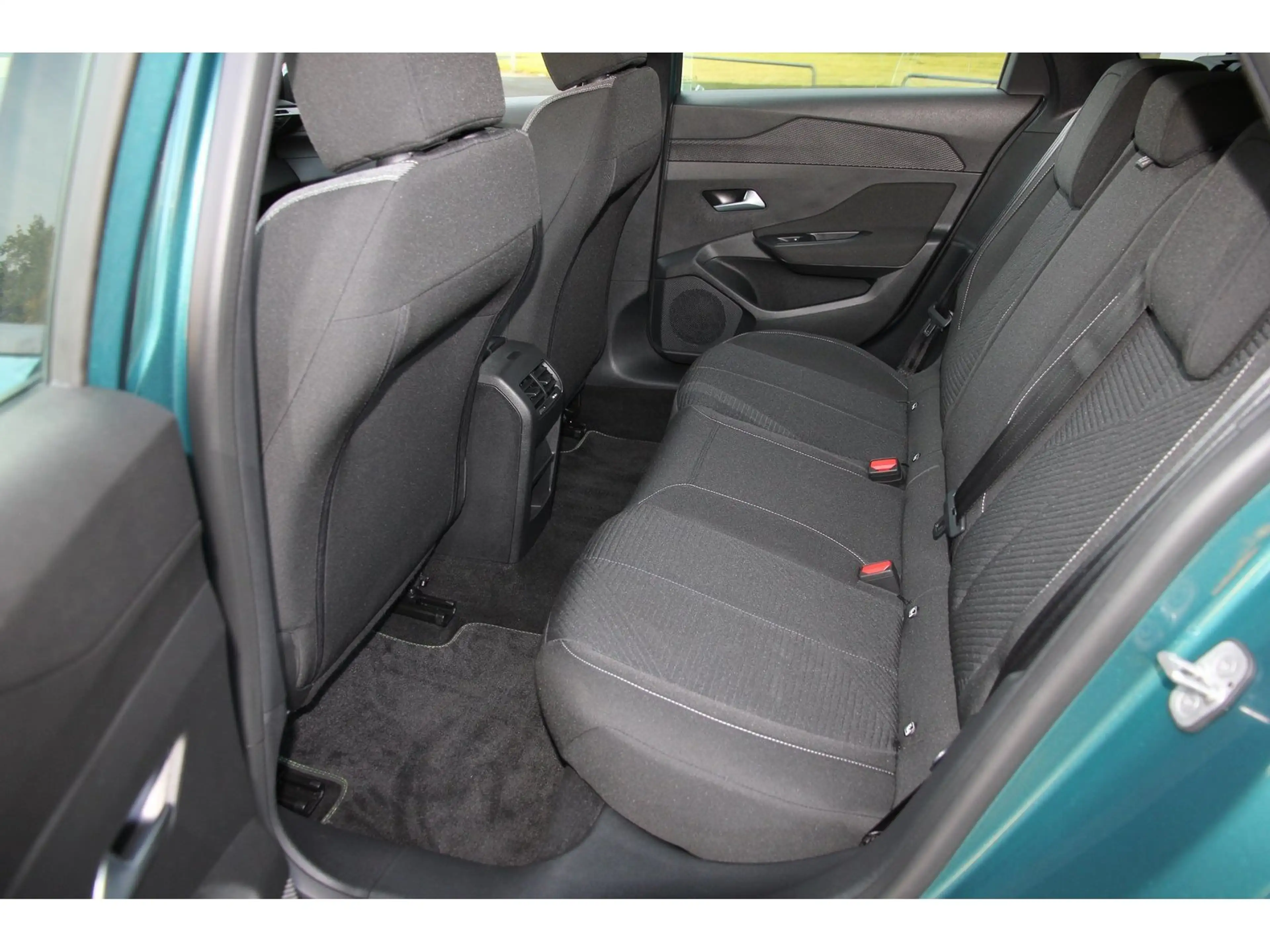 Peugeot 308 SW Active HDi 130 TEMP SHZ FSH ZV LED PDC — photo 9