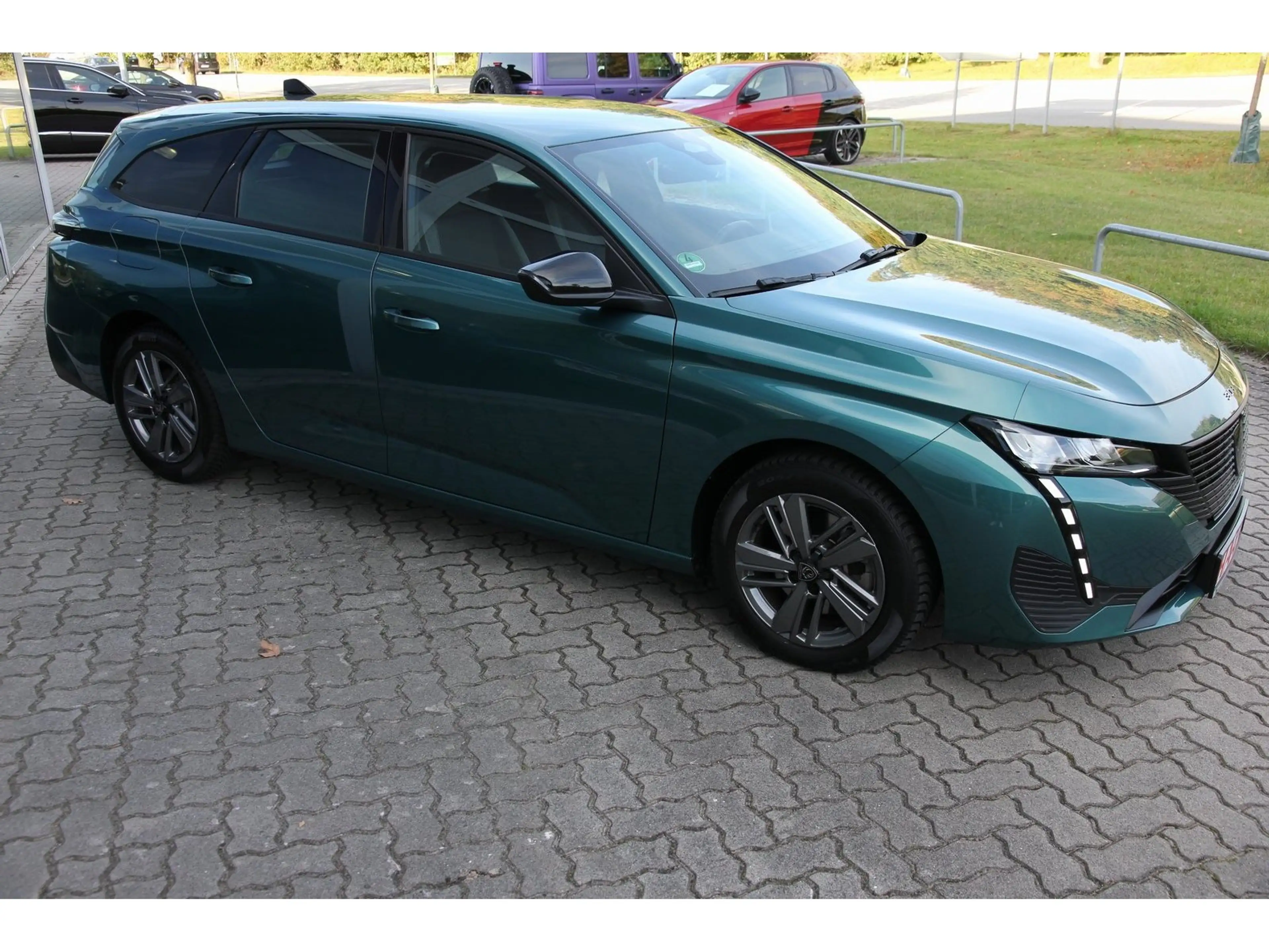 Peugeot 308 SW Active HDi 130 TEMP SHZ FSH ZV LED PDC — photo 3