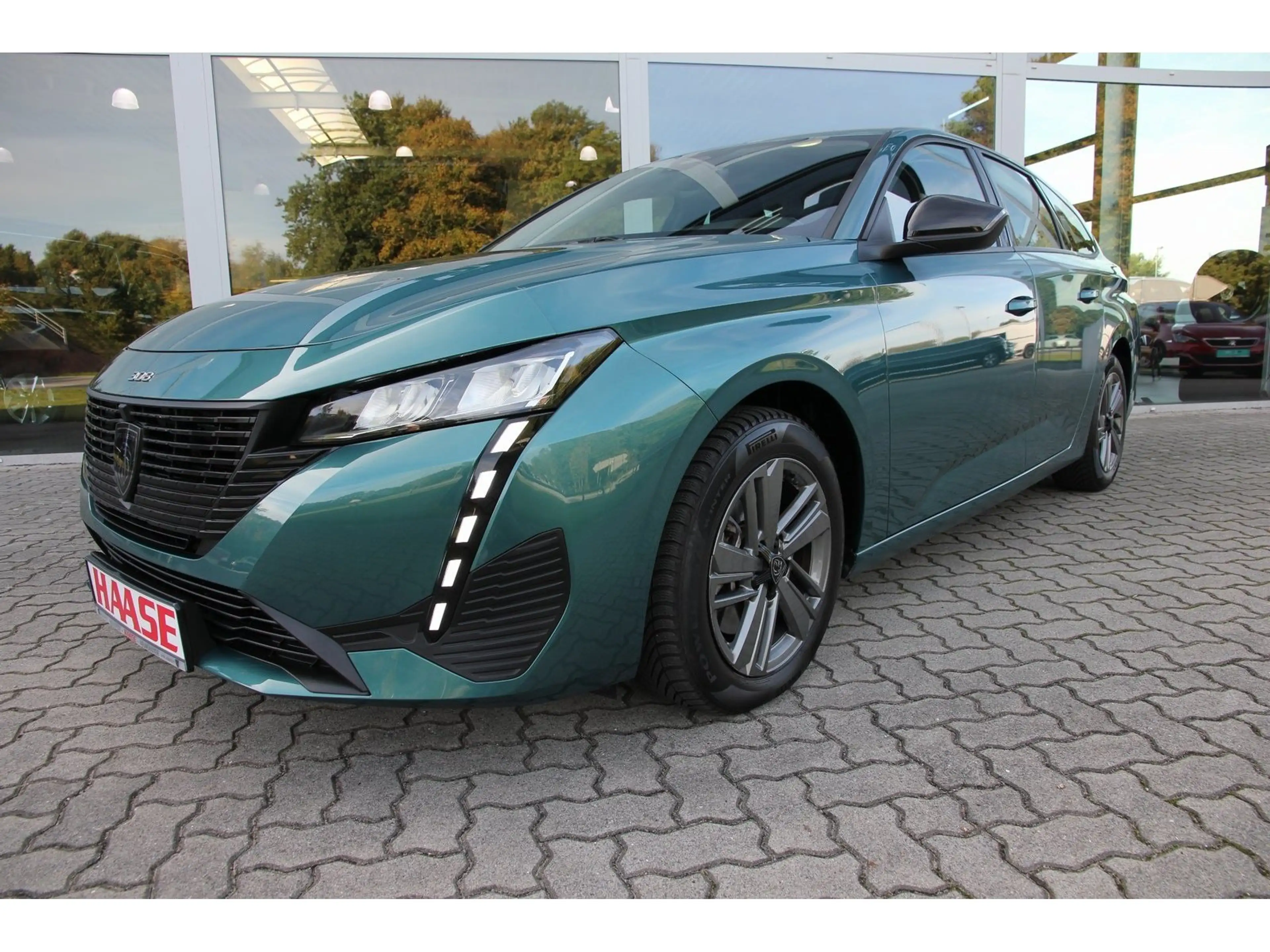 Peugeot 308 SW Active HDi 130 TEMP SHZ FSH ZV LED PDC — photo 2