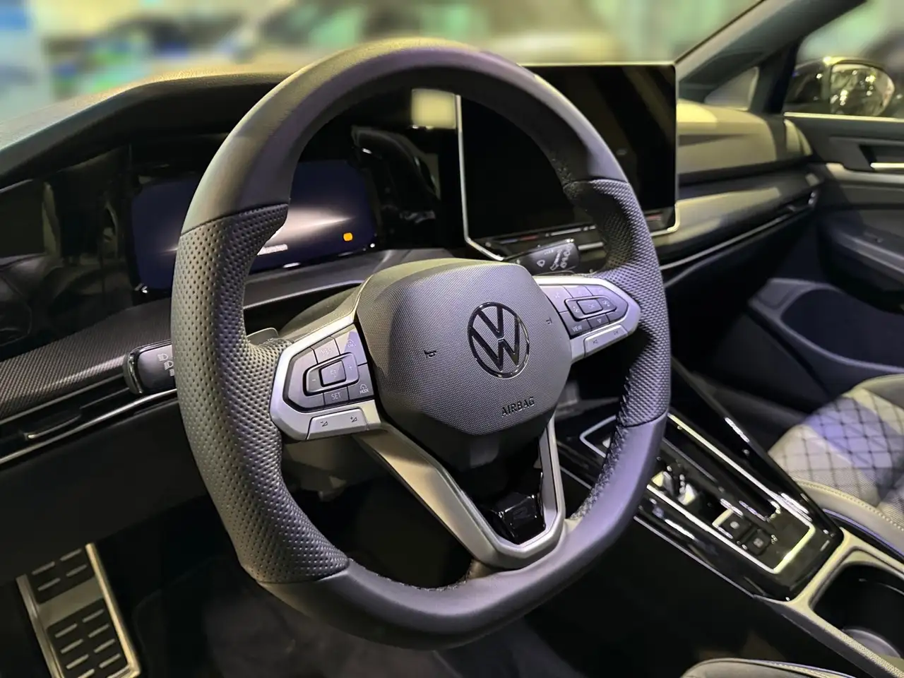 Volkswagen Golf -Line 1,5 l eTSI DSG*AHK*BLACK STYLE*HEAD-UP-DISP, миниатюра 10