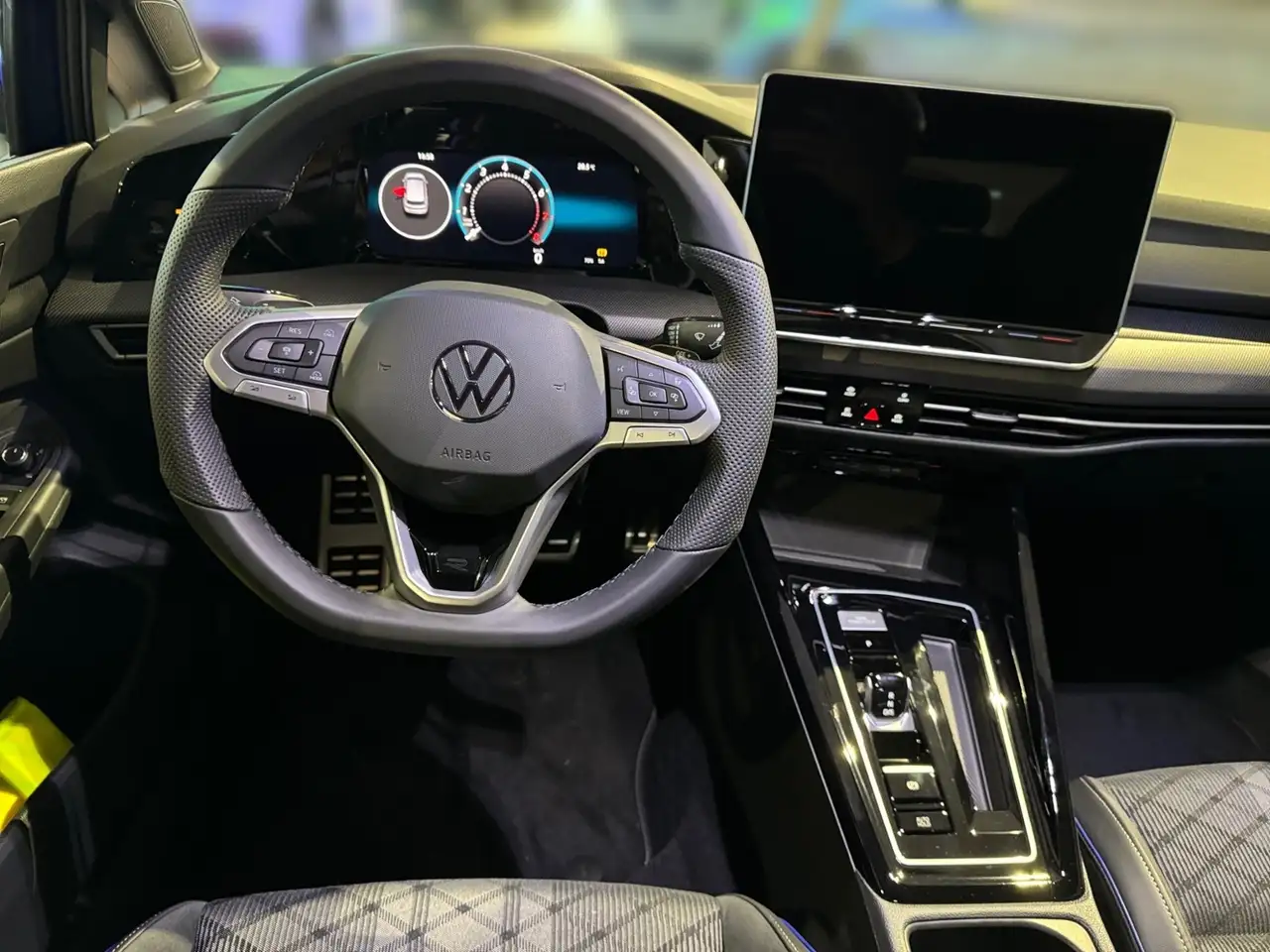 Volkswagen Golf -Line 1,5 l eTSI DSG*AHK*BLACK STYLE*HEAD-UP-DISP, миниатюра 12