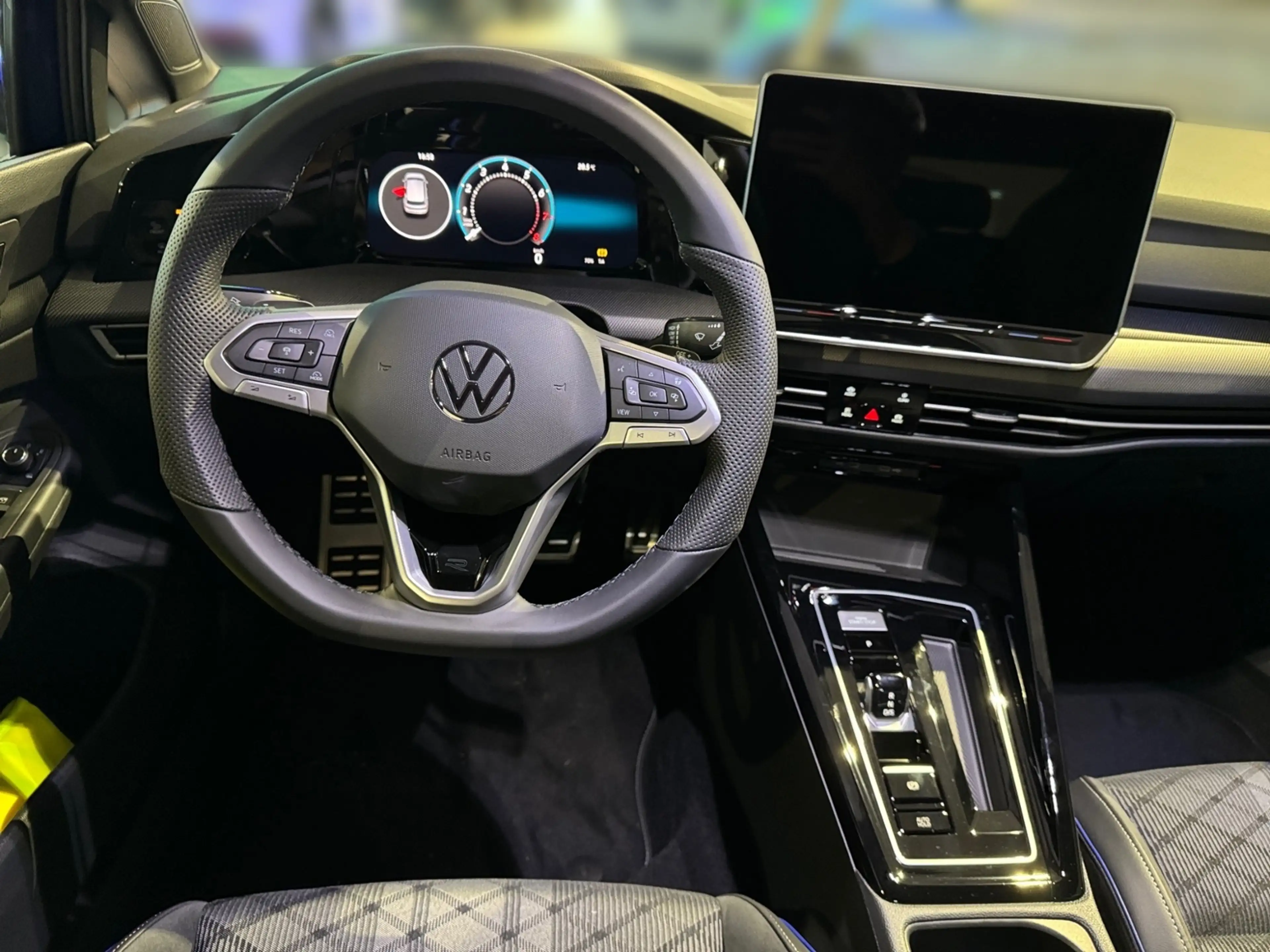 Volkswagen Golf R -Line 1,5 l eTSI DSG*AHK*BLACK STYLE*HEAD-UP-DISP — photo 12