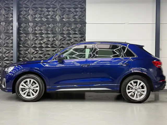 Audi Q3 view 4