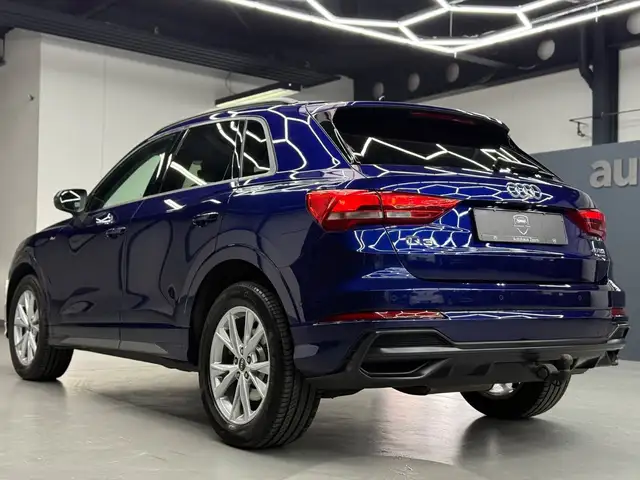 Audi Q3 view 7