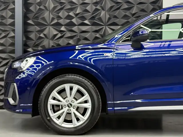 Audi Q3 view 5
