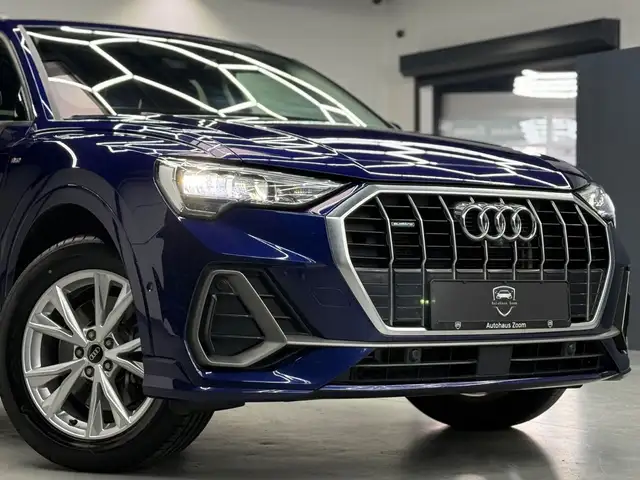 Audi Q3 view 14