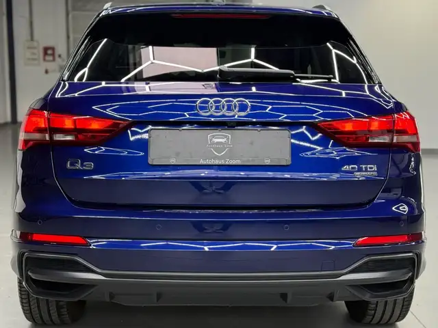 Audi Q3 view 9