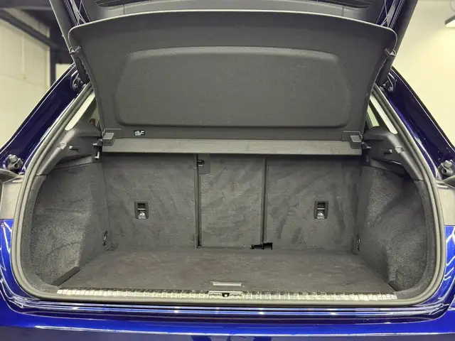 Audi Q3 view 10