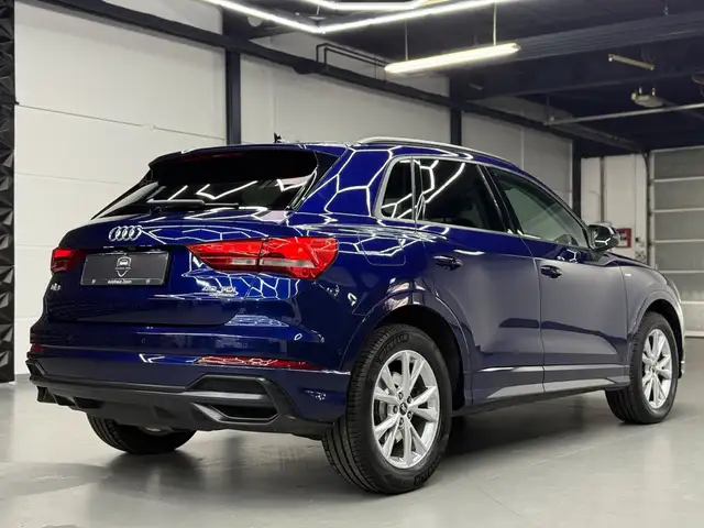 Audi Q3 view 11