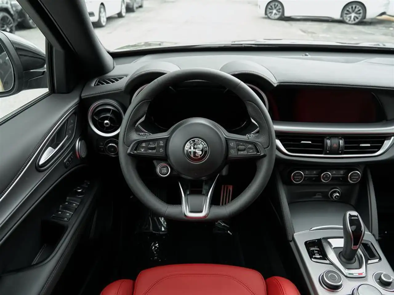 Alfa Romeo Stelvio снимка Alfa Romeo Stelvio