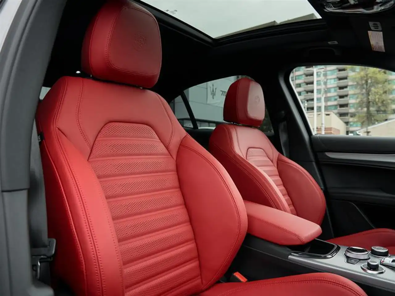 Alfa Romeo Stelvio снимка Alfa Romeo Stelvio