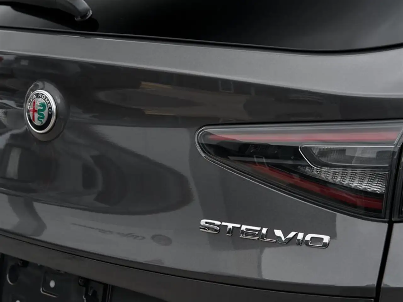 Alfa Romeo Stelvio снимка Alfa Romeo Stelvio