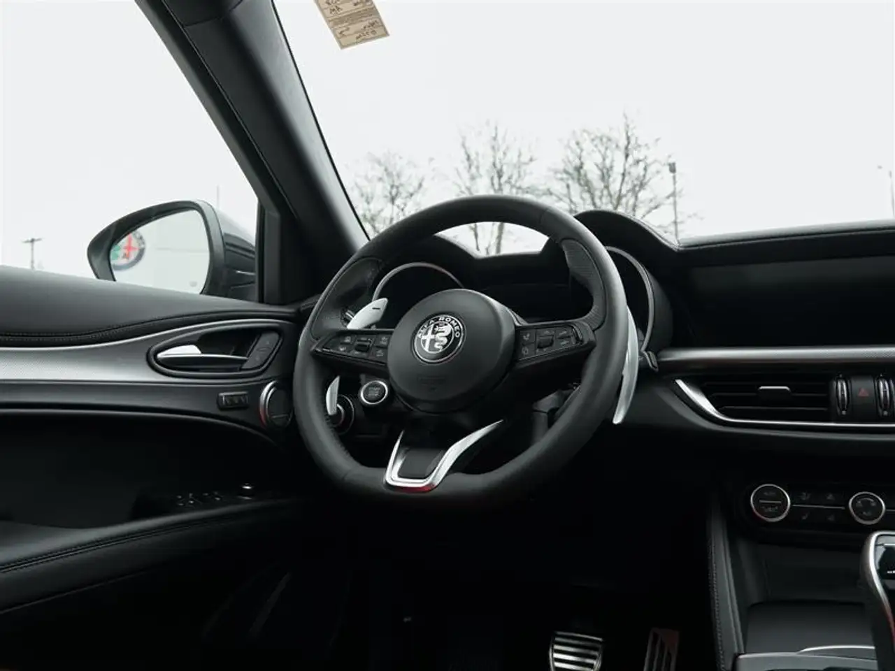 Alfa Romeo Stelvio снимка Alfa Romeo Stelvio