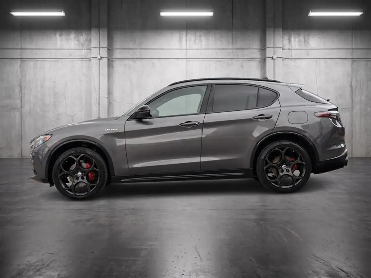 Alfa Romeo Stelvio снимка Alfa Romeo Stelvio