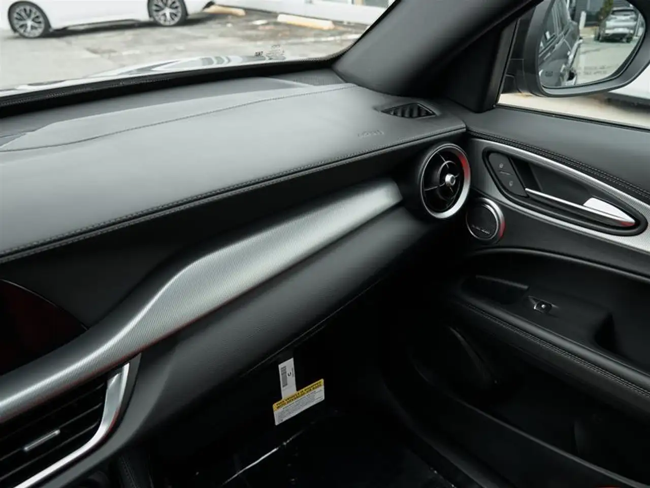 Alfa Romeo Stelvio снимка Alfa Romeo Stelvio