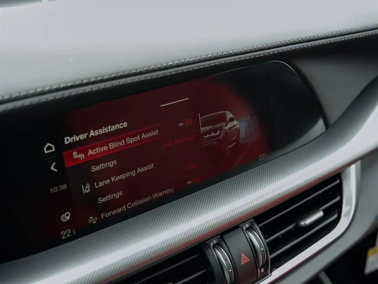Alfa Romeo Stelvio снимка Alfa Romeo Stelvio