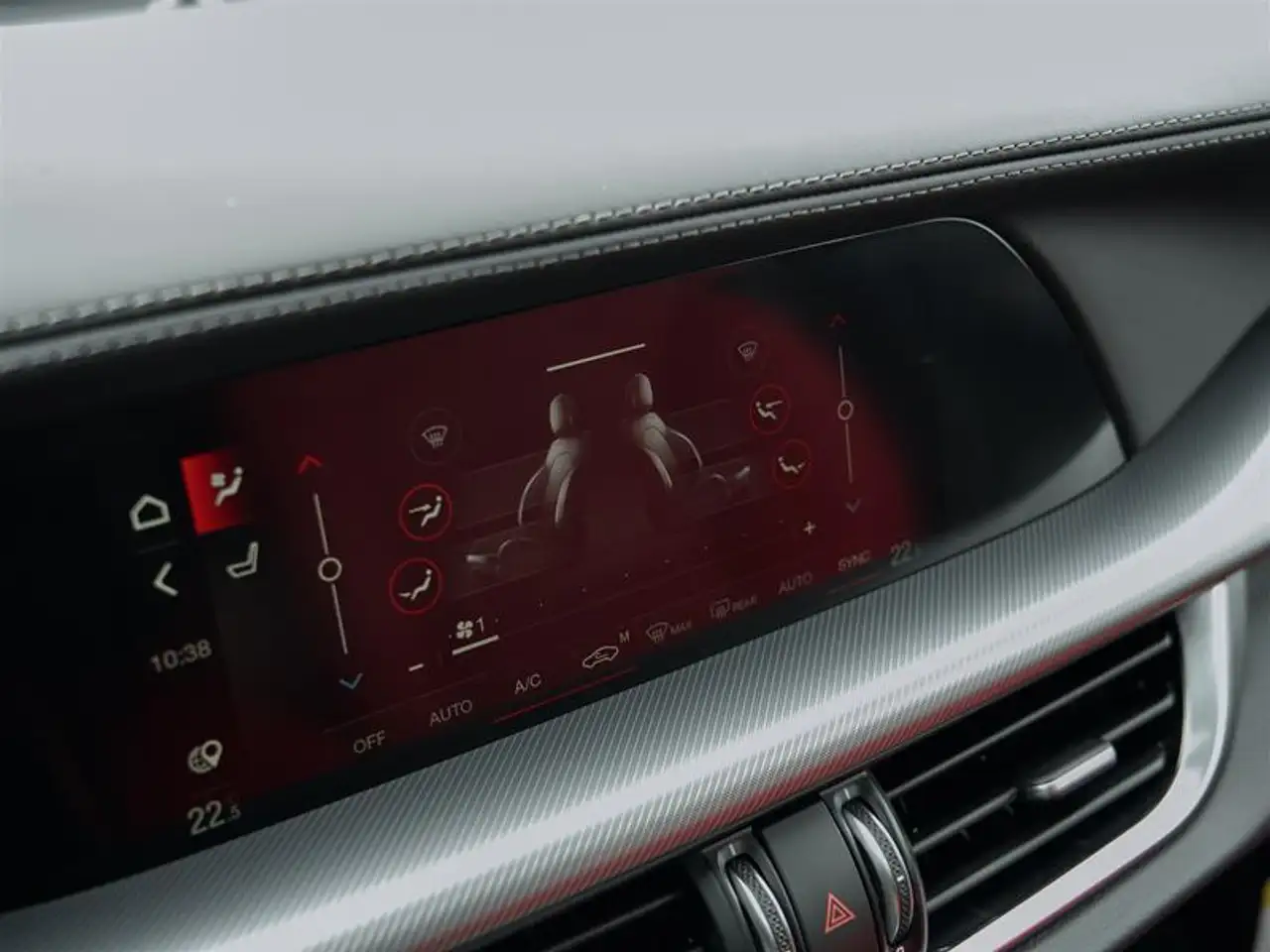 Alfa Romeo Stelvio снимка Alfa Romeo Stelvio