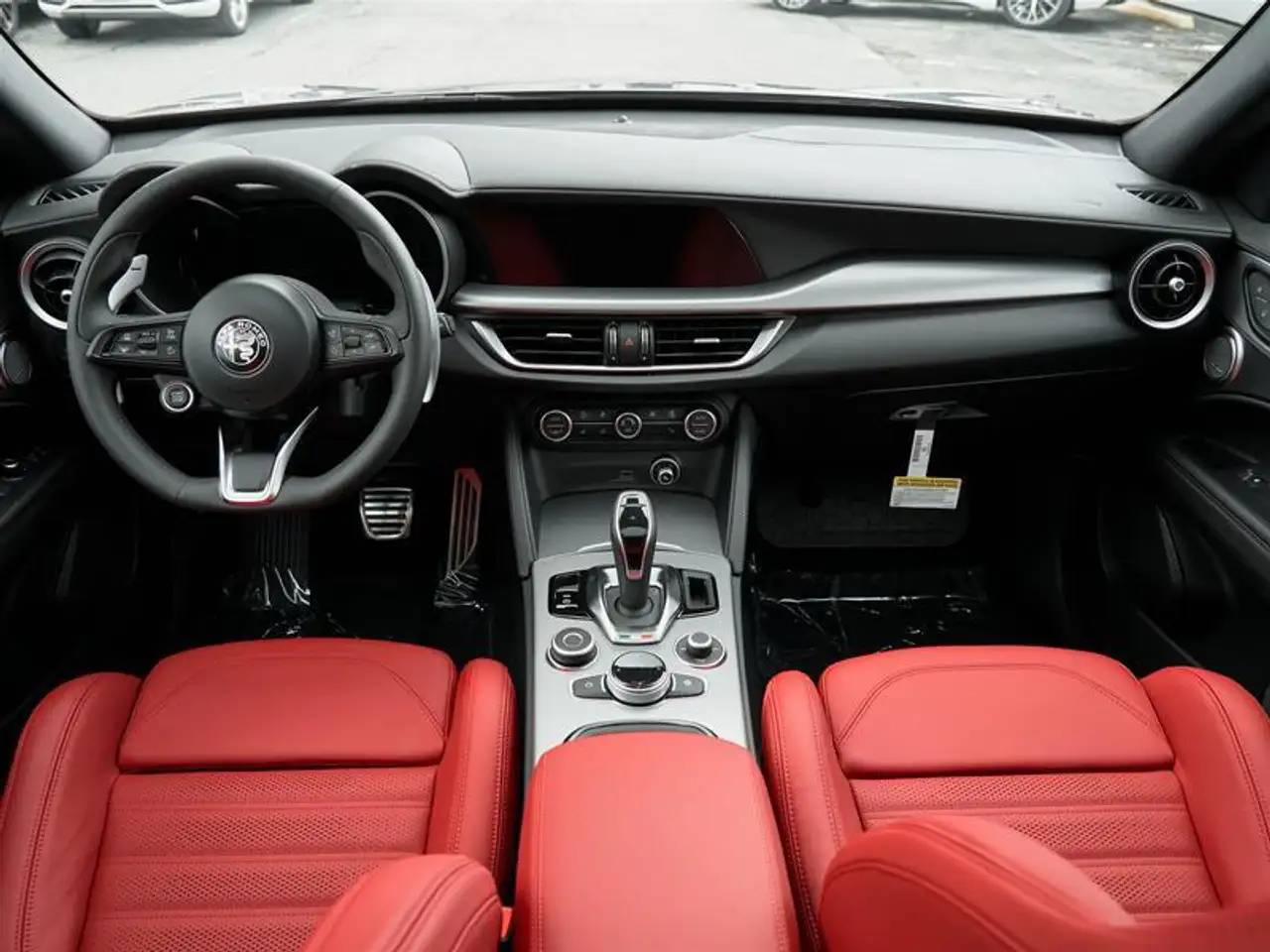 Alfa Romeo Stelvio снимка Alfa Romeo Stelvio