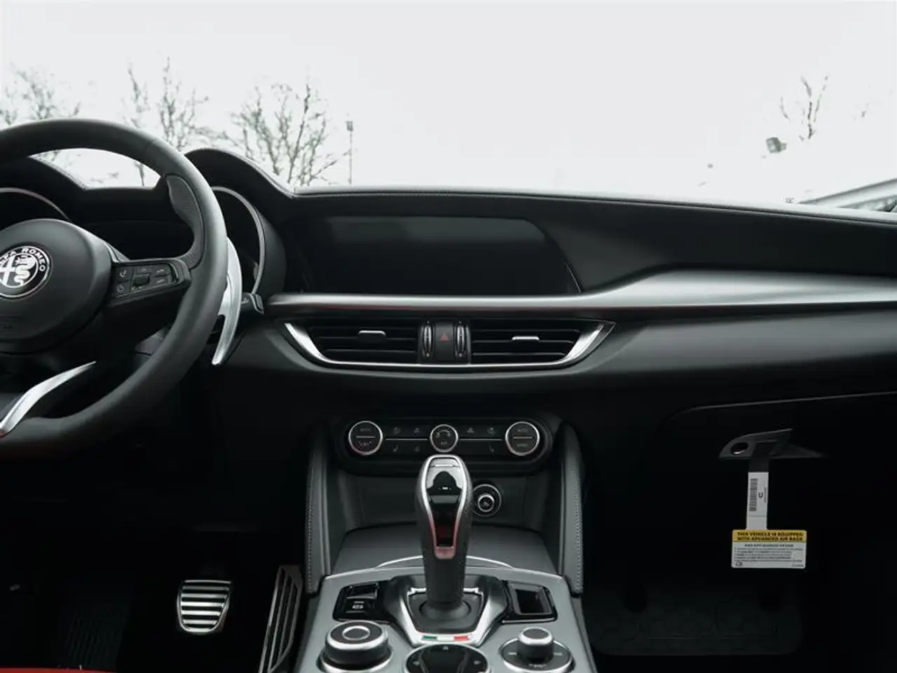 Alfa Romeo Stelvio снимка Alfa Romeo Stelvio