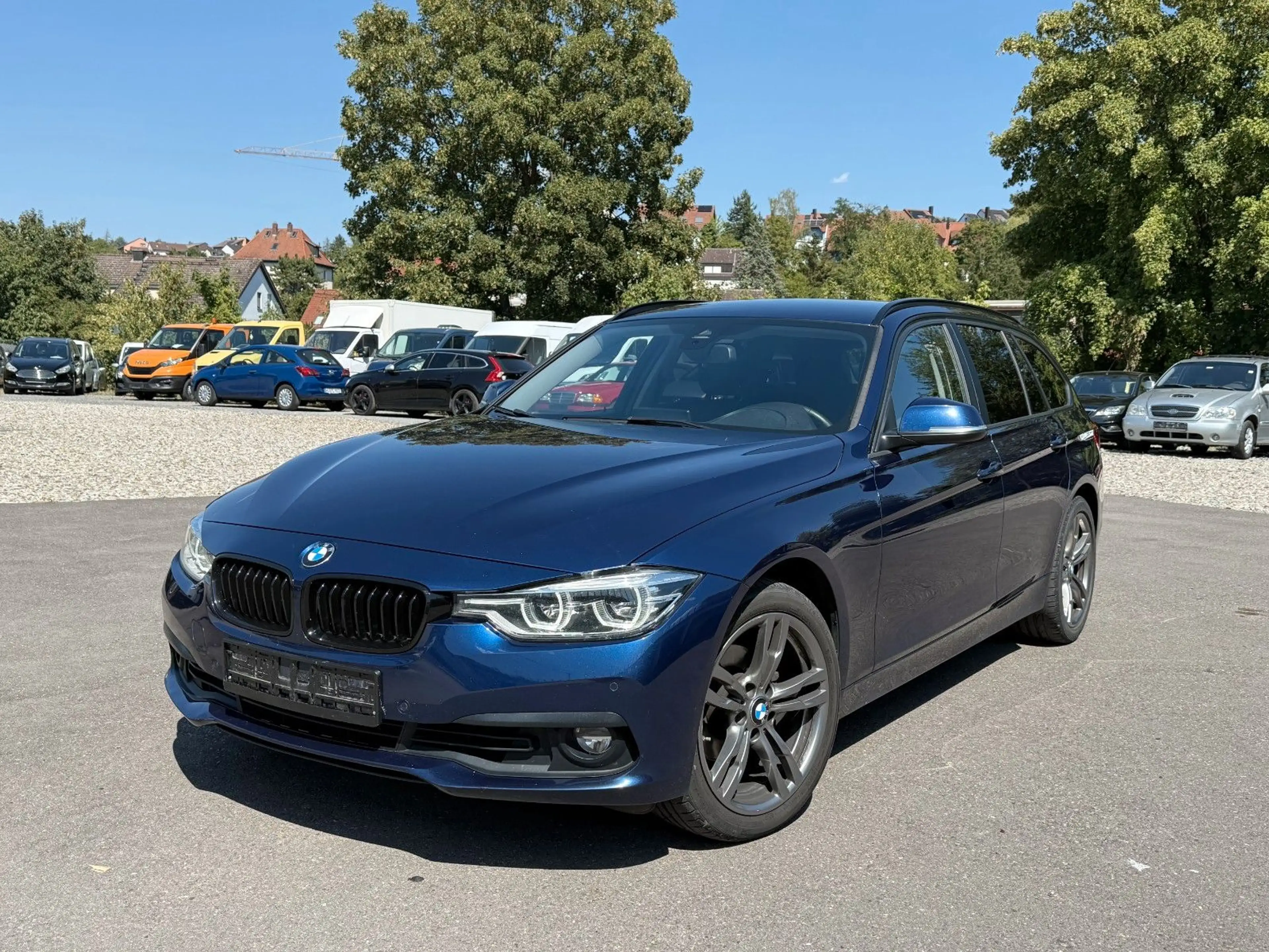 BMW 320 i xDrive Advantage LED Navi Automatik EU6 Tüv