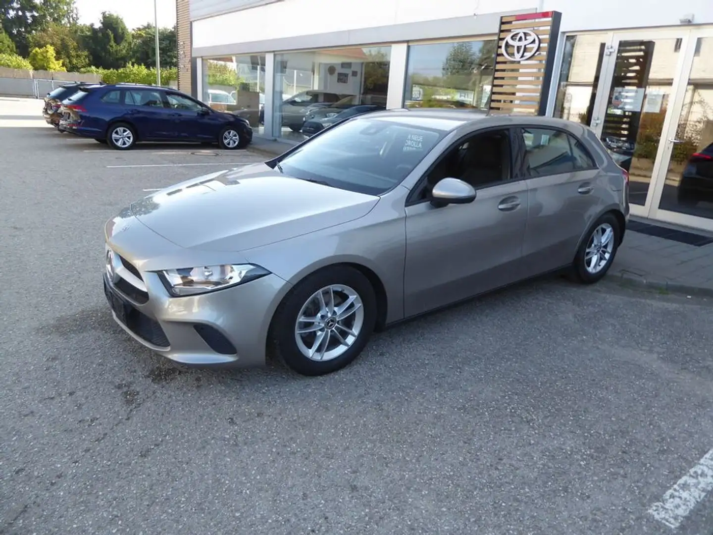 Mercedes-Benz A 180 d Aut. *NAVI*KAMERA* Silber - 2