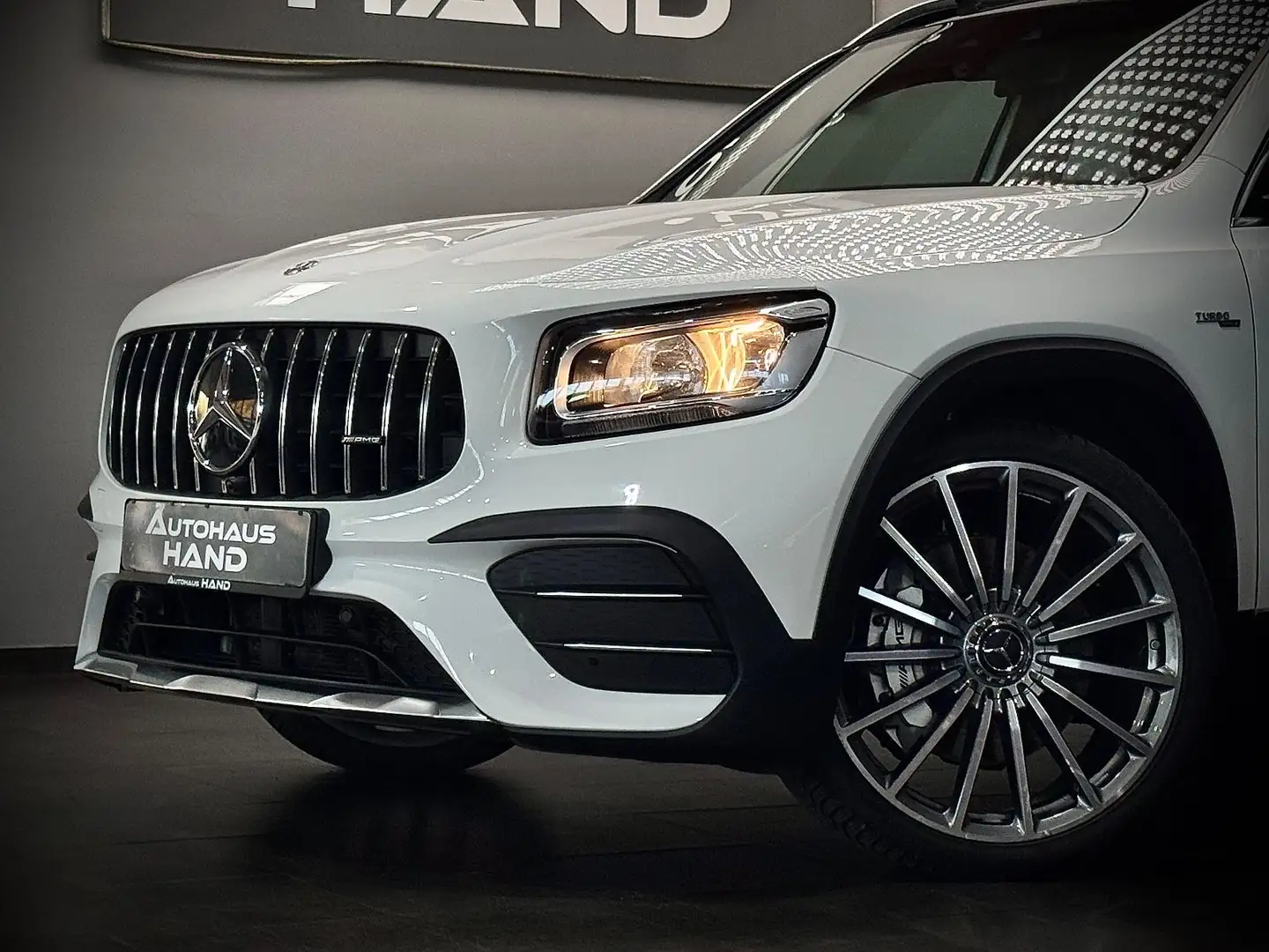 Mercedes-Benz GLB 35 AMG *4-MATIC*PANO*BURMESTER*8G-TRONIC Weiß - 2