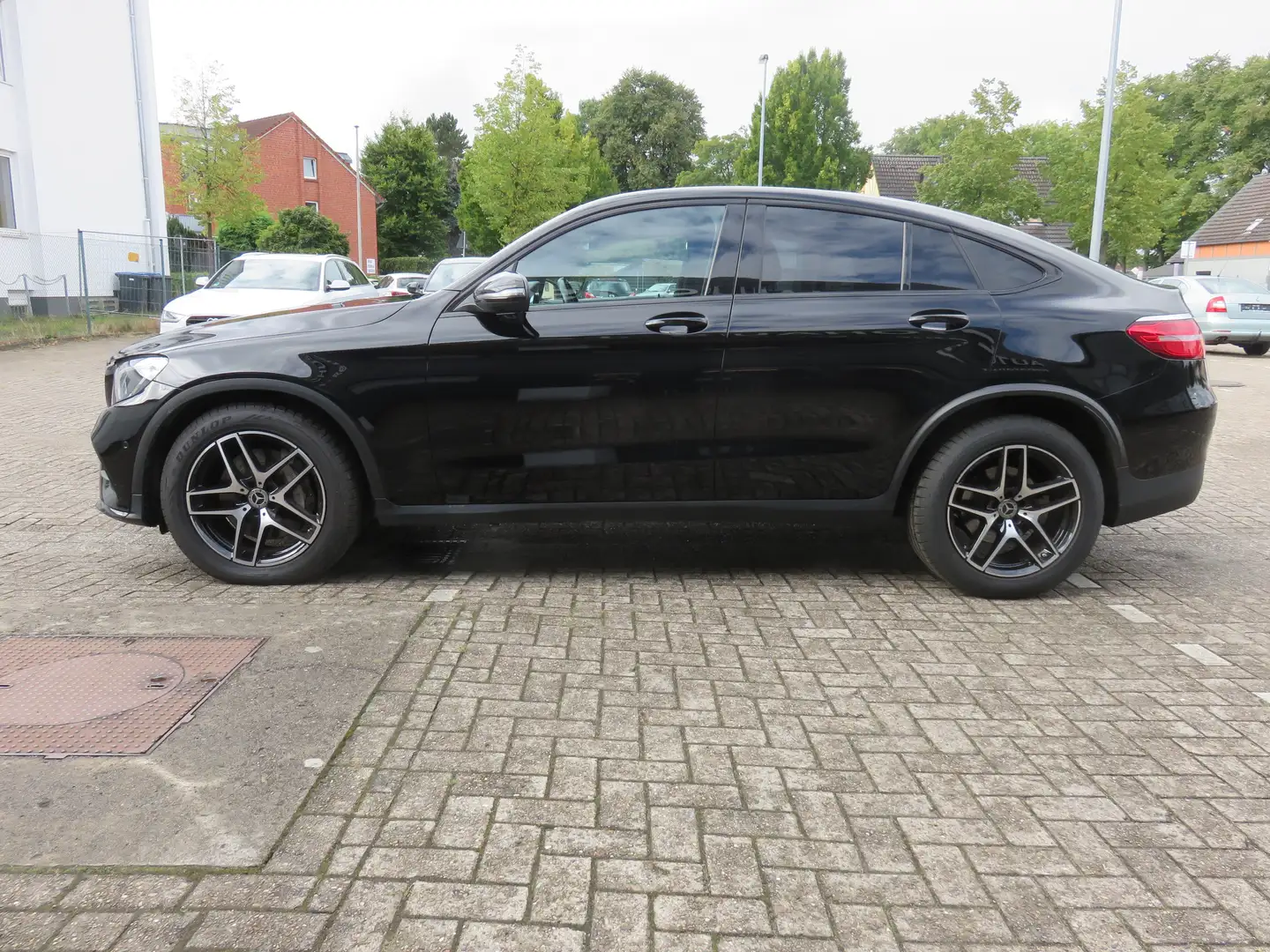 Mercedes-Benz GLC 350 d Coupe 4Matic, AMG, 1Hd, Command, Kam, Night Černá - 2