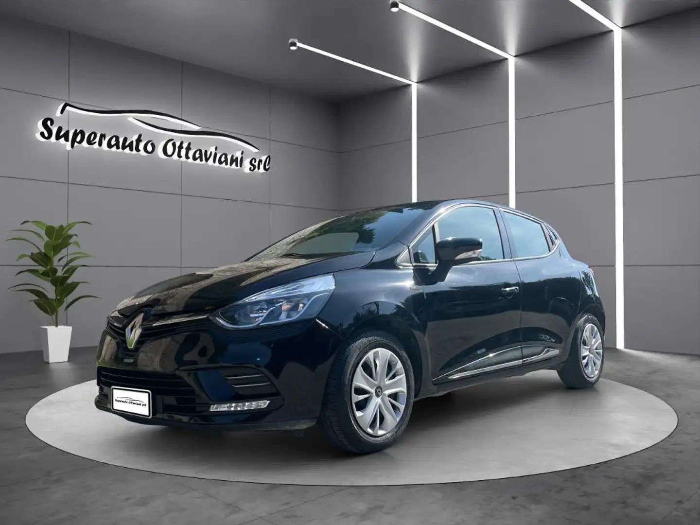 Renault Clio Clio 0.9 tce Moschino Zen 75cv Nero - 1