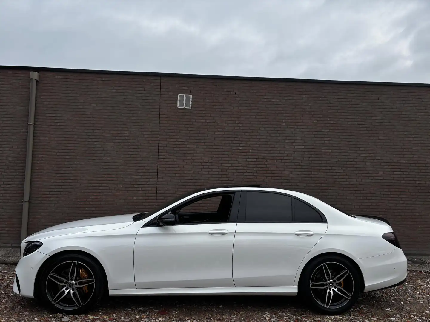 Mercedes-Benz Sonstige E-klasse | AMG-Line | Pano | Widescreen | Burmeste Weiß - 2