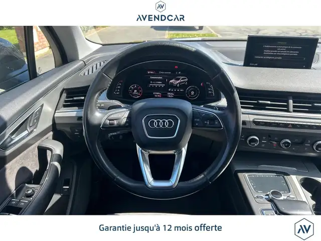Audi Q7 view 8