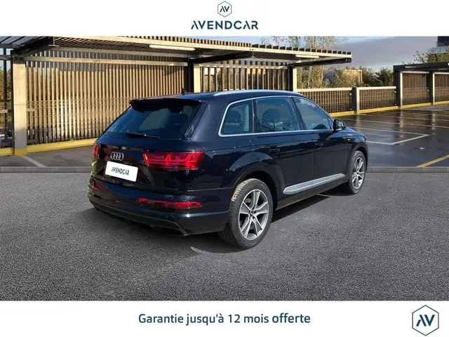 Audi Q7 view 4