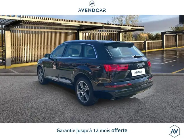 Audi Q7 view 3