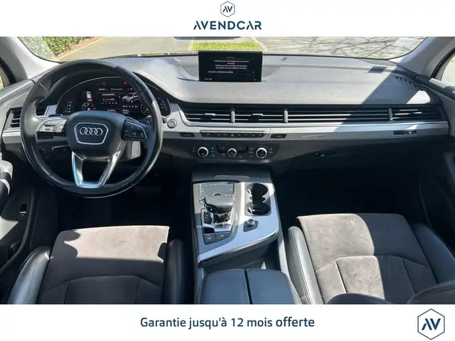 Audi Q7 view 5