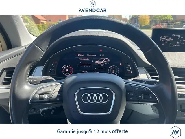 Audi Q7 view 10