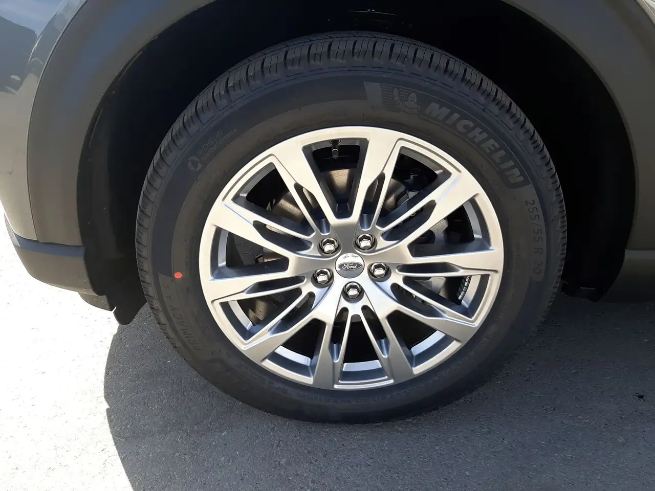 Ford Explorer снимка Ford Explorer