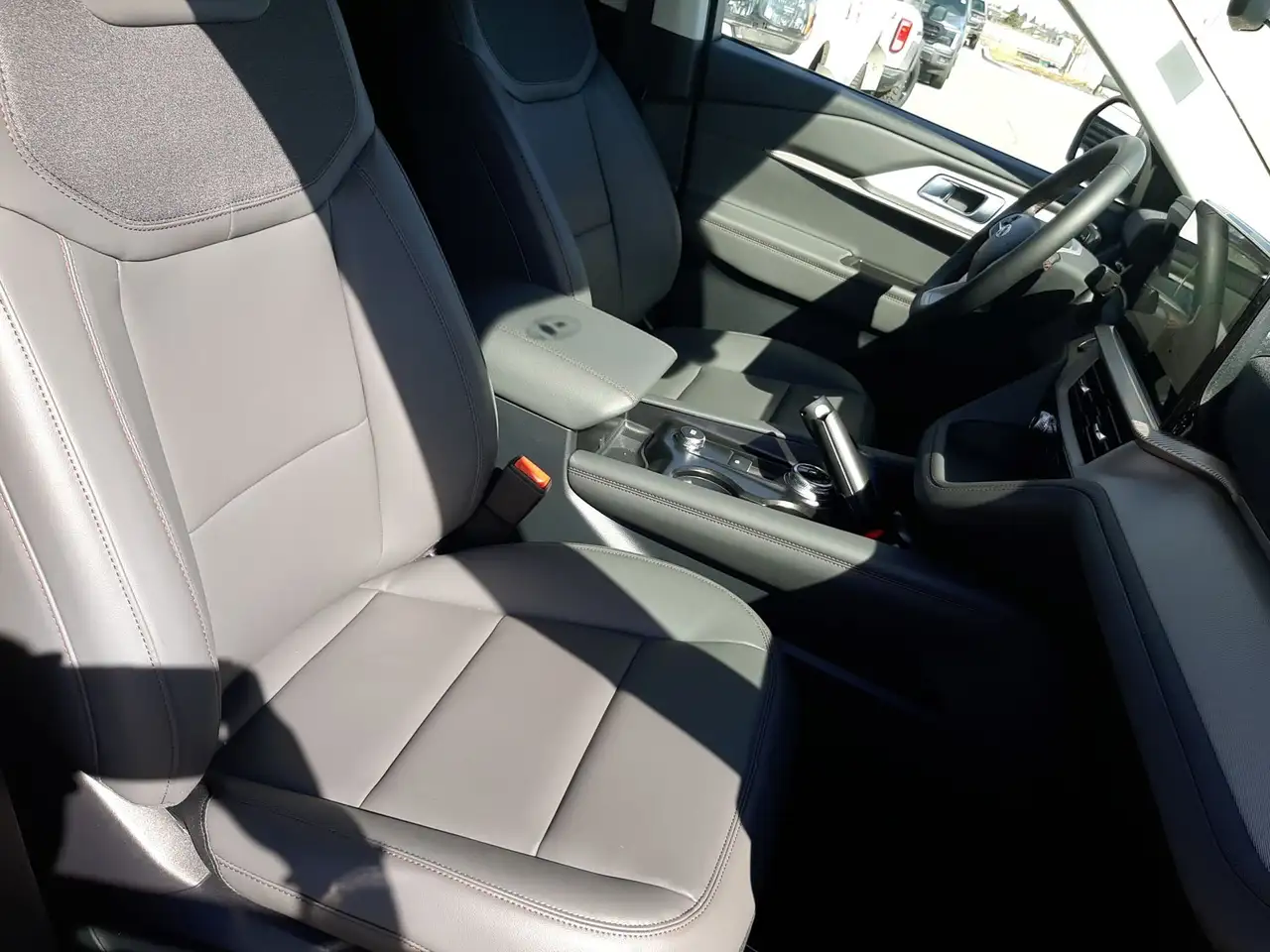 Ford Explorer снимка Ford Explorer