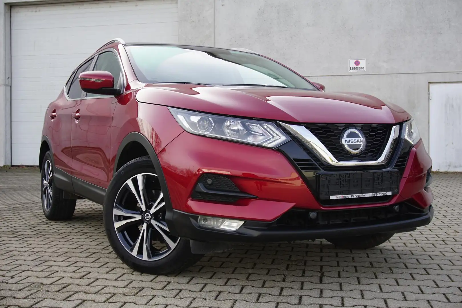 Nissan Qashqai 1.3 16V Automatik AHK Navi Kamera Pano Rot - 1