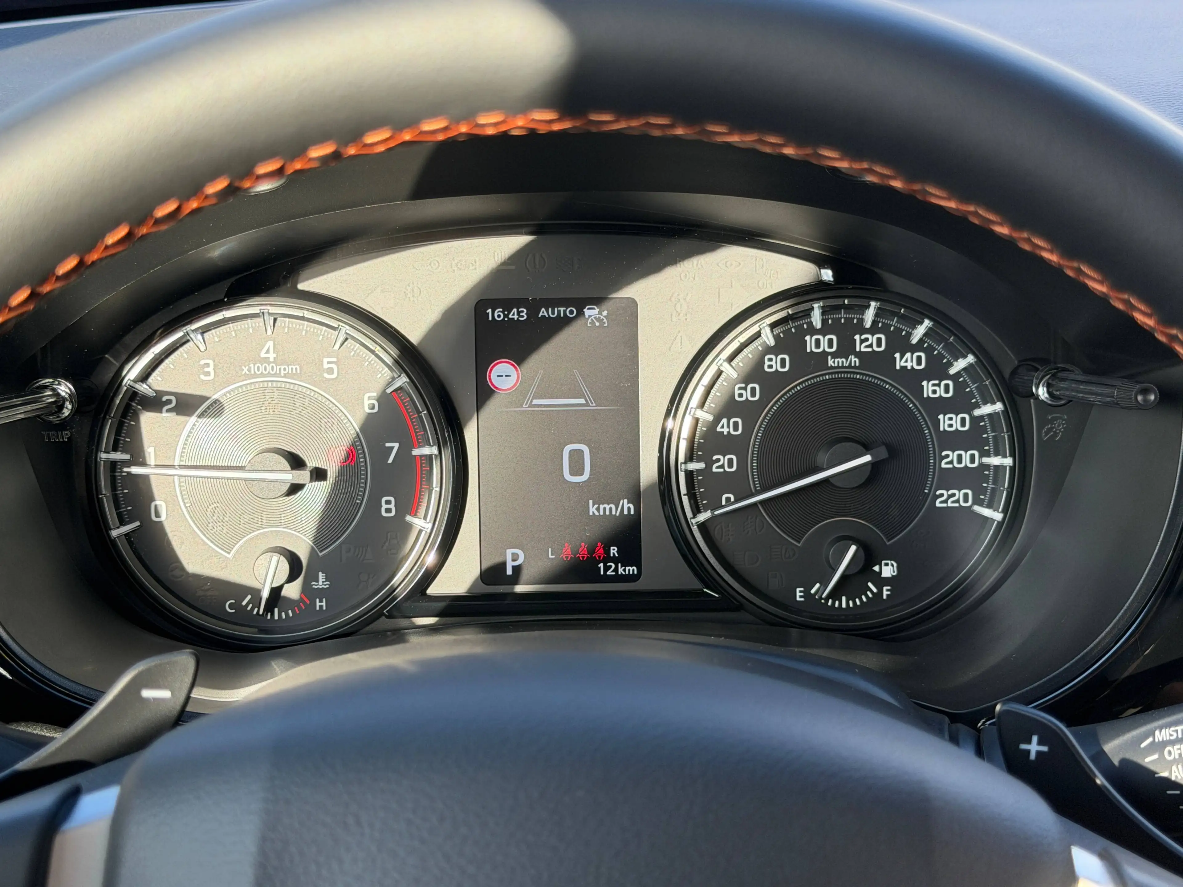 Suzuki Vitara 1.4 Hybrid Allrad Comfort+ X-ITE Automatik Schiebedach Kamera Sitzheizung Navigation KEIN RE-IMPORT — photo 12