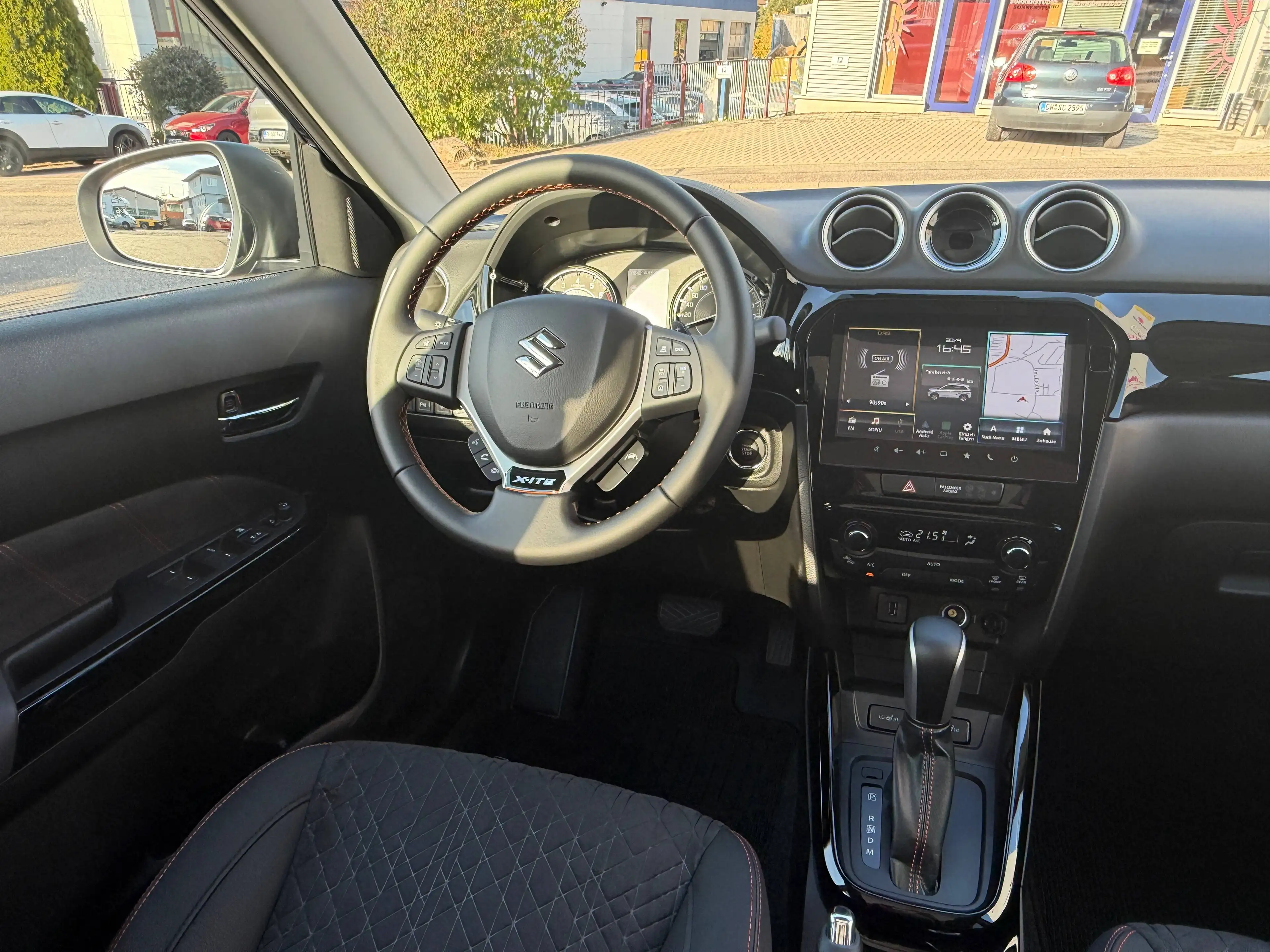 Suzuki Vitara 1.4 Hybrid Allrad Comfort+ X-ITE Automatik Schiebedach Kamera Sitzheizung Navigation KEIN RE-IMPORT — photo 9