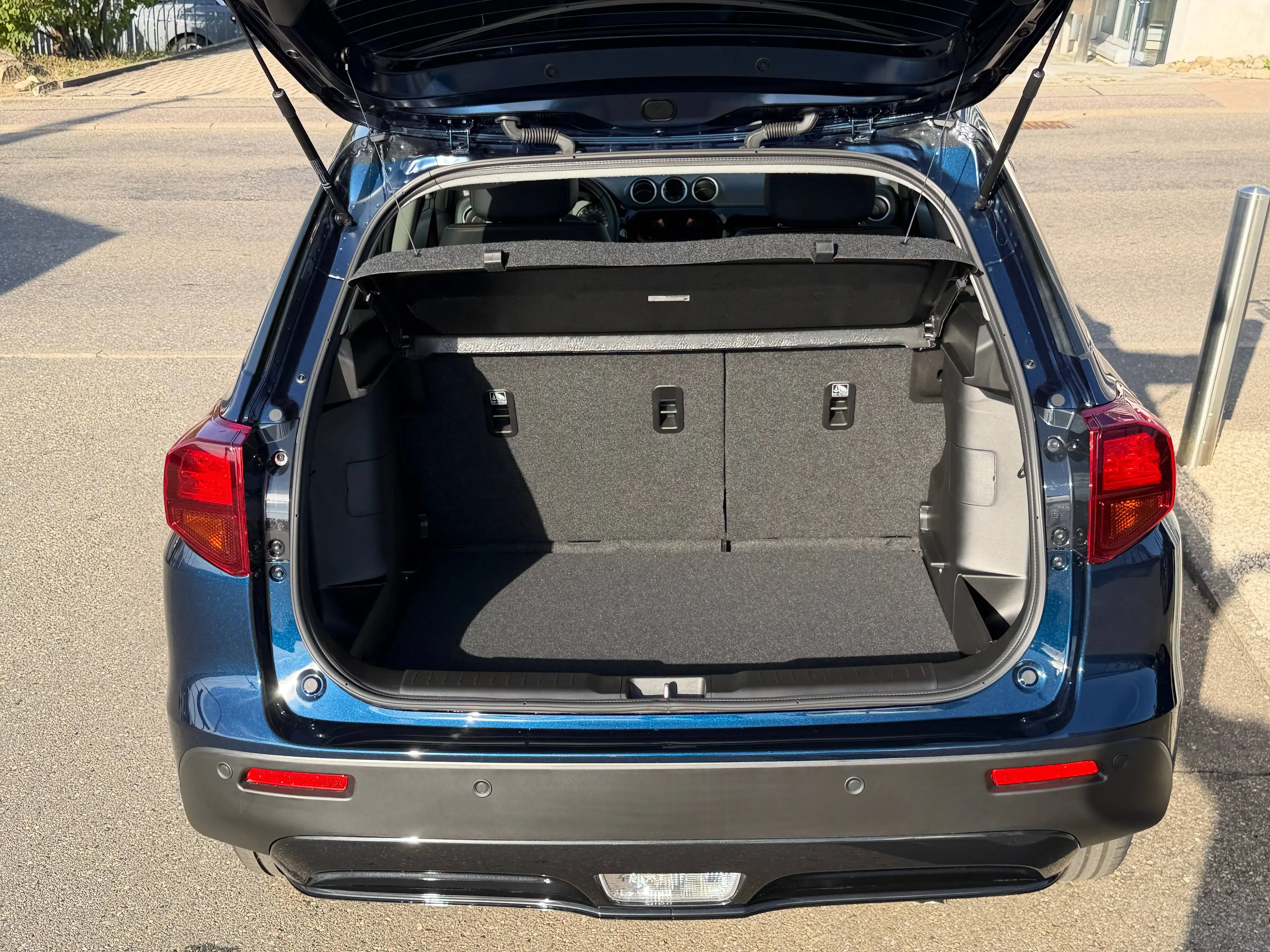 Suzuki Vitara 1.4 Hybrid Allrad Comfort+ X-ITE Automatik Schiebedach Kamera Sitzheizung Navigation KEIN RE-IMPORT — photo 10