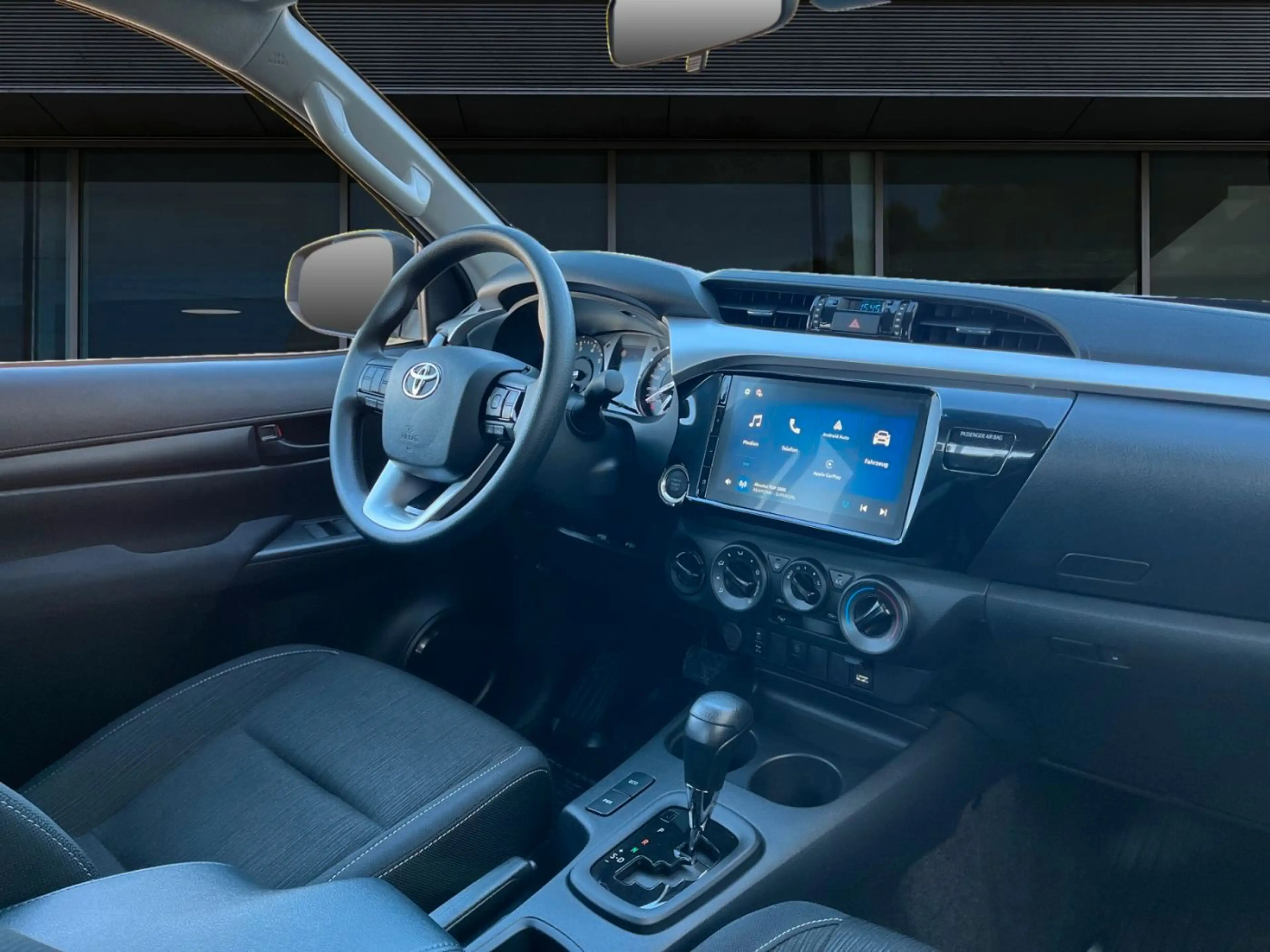 Toyota Hilux 2.4 D-4D 4WD DoKa Aut. Klima+AppLink+Kamer — photo 6