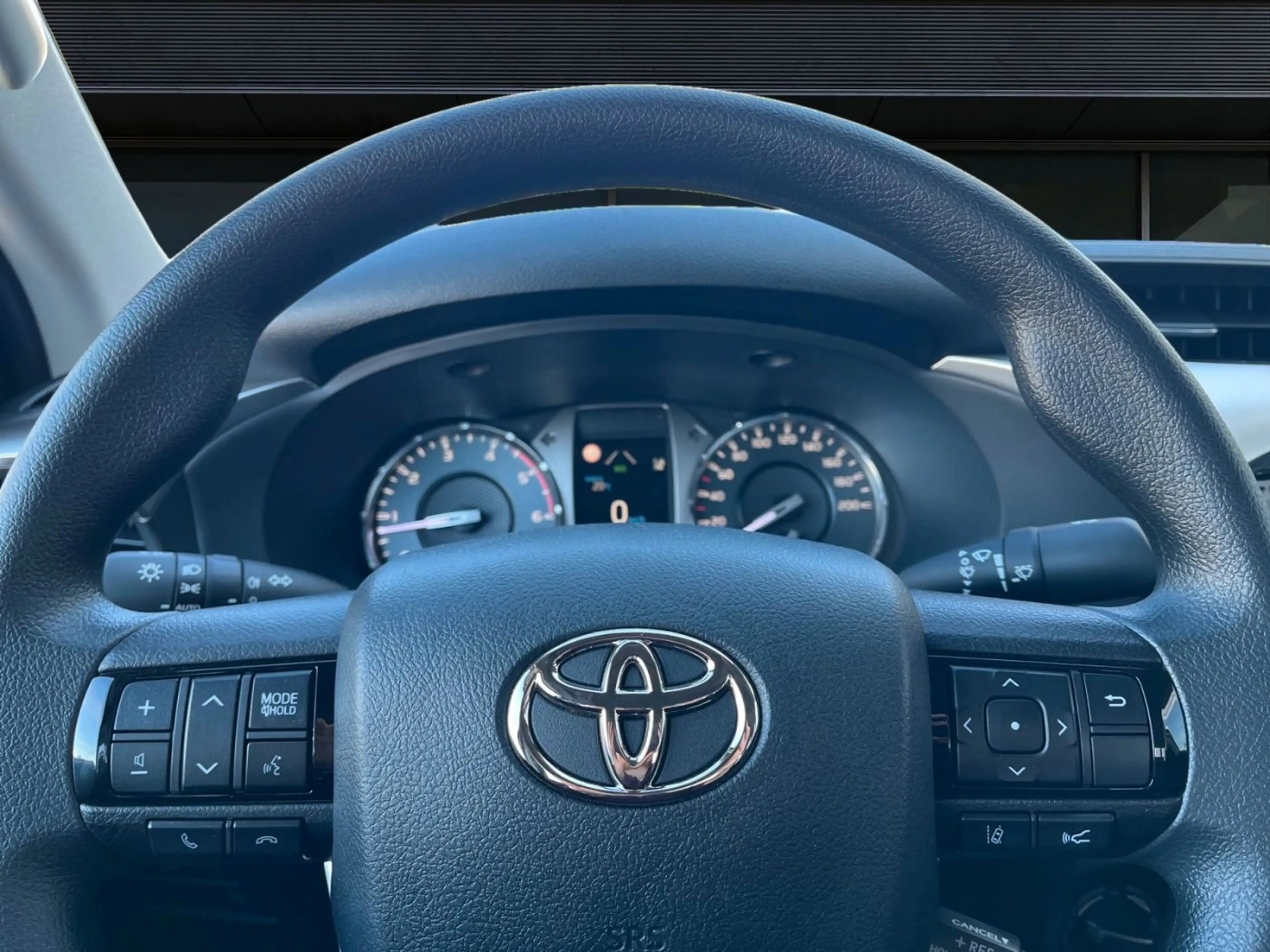 Toyota Hilux 2.4 D-4D 4WD DoKa Aut. Klima+AppLink+Kamer — photo 8